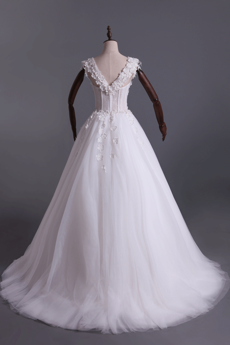 2024 Wedding Dresses Off Shoulder With Handmade Flowers And Chapel Train
