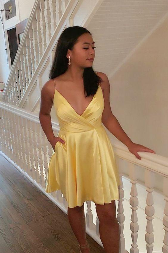 Short In Yellow Color With Pocketes And Straps Homecoming Dresses Azul HC2957