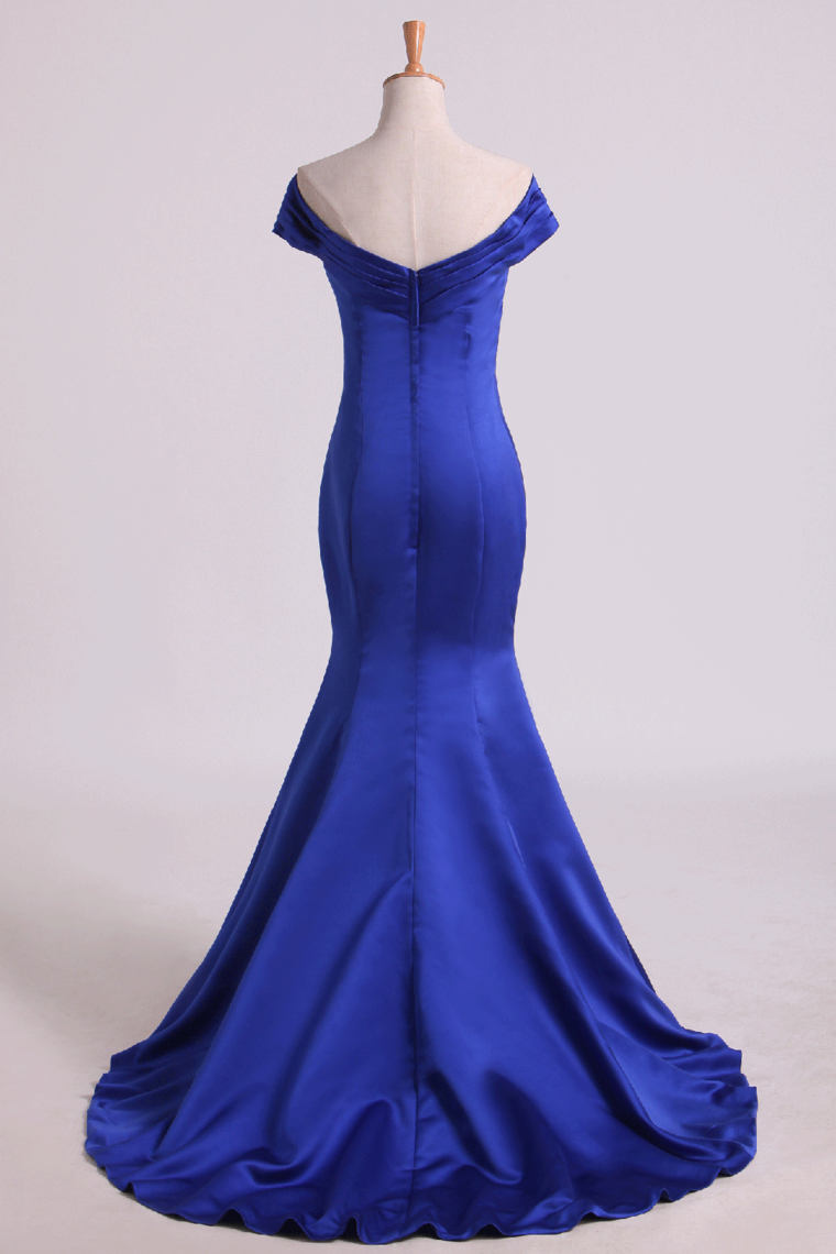 2024 Prom Dresses Off The Shoulder Satin Mermaid Dark Royal Blue Sweep Train